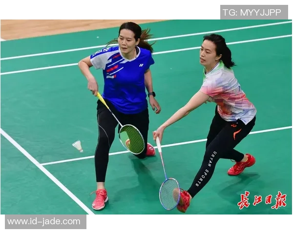 重庆羽毛球队与成都羽毛球队赛后复盘分析个人能力的对比与启示